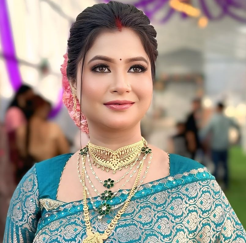 তুলির বাড়িতে নরম সম্পর্ক